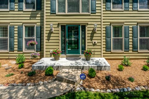 401 Greens View Dr, Algonquin, IL 60102 photo 2
