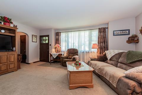 663 Columbia Ave, Elgin, IL 60120 photo 3