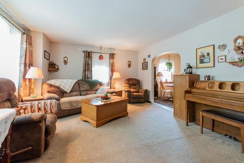 663 Columbia Ave, Elgin, IL 60120 photo 2