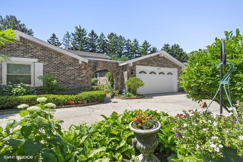 3913 Michael Ln, Glenview, IL 60025 photo 2