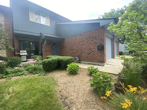1247 Croydon Ct, Wheaton, IL 60189 photo 2