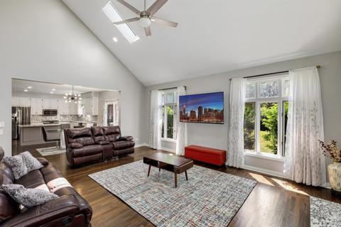 1600 Far Hills Dr, Bartlett, IL 60103 photo 3