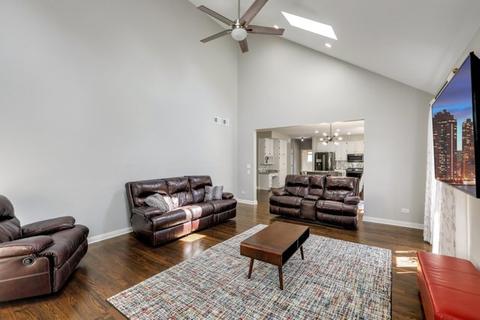 1600 Far Hills Dr, Bartlett, IL 60103 photo 4