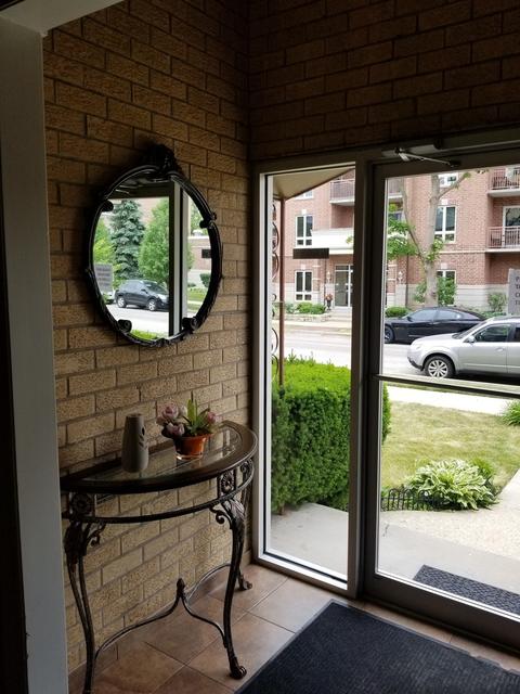 1354 E Washington St #101, Des Plaines, IL 60016 photo 2