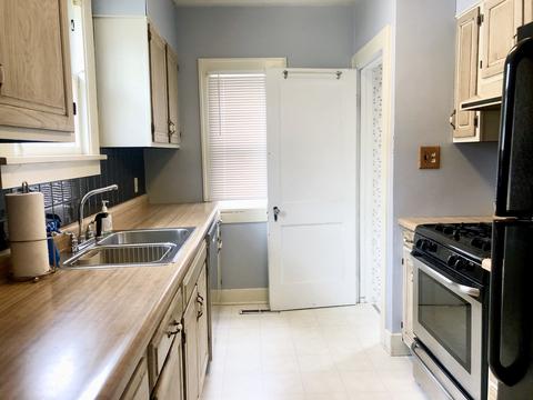 643 Chambers St, Ottawa, IL 61350 photo 2