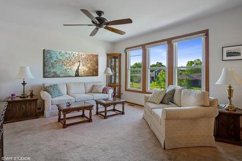 1085 Mayfield Ln, Hoffman Estates, IL 60169 photo 2