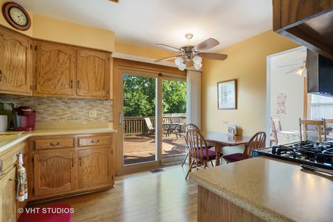 1085 Mayfield Ln, Hoffman Estates, IL 60169 photo 3
