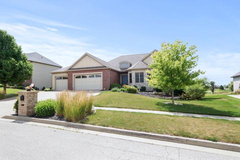 6 Emerald Crest Ct, Bloomington, IL 61705 photo 2