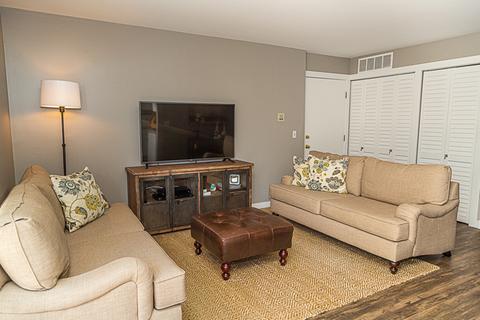 690 Thorntree Ct #C2, Bartlett, IL 60103 photo 5