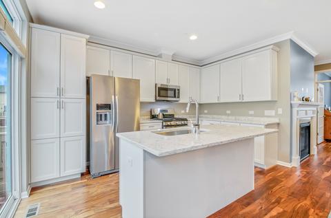 504 Lexington Ln, Rolling Meadows, IL 60008 photo 2