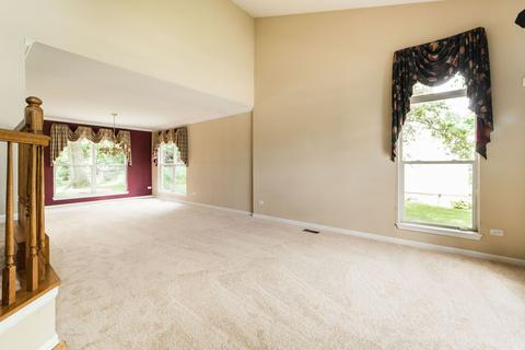 3 Eagle Ct, Streamwood, IL 60107 photo 4