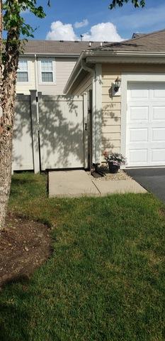 208 Longview Dr, Elgin, IL 60124 photo 2