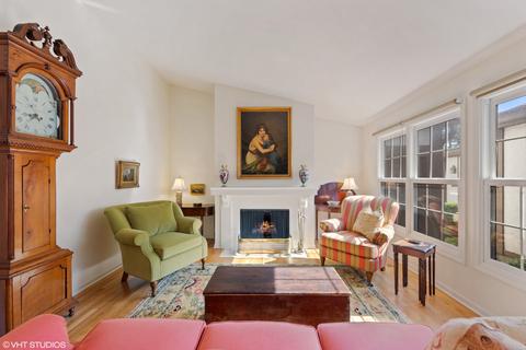 950 Wheaton Oaks Dr, Wheaton, IL 60187 photo 9
