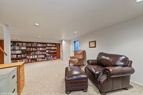 950 Wheaton Oaks Dr, Wheaton, IL 60187 photo 19