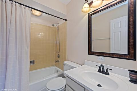 950 Wheaton Oaks Dr, Wheaton, IL 60187 photo 17