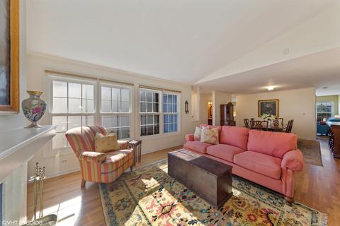 950 Wheaton Oaks Dr, Wheaton, IL 60187 photo 10