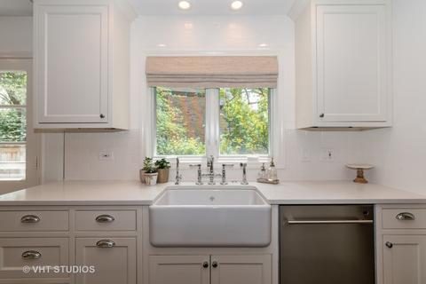 606 Dauphine Ave, Northbrook, IL 60062 photo 11