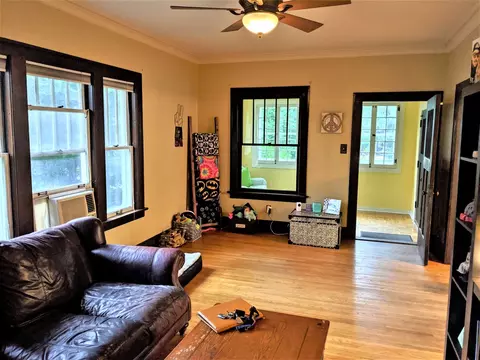 517 Ashland Ave, Elgin, IL 60123 photo 4