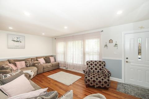 1039 Anthony Rd, Wheeling, IL 60090 photo 2