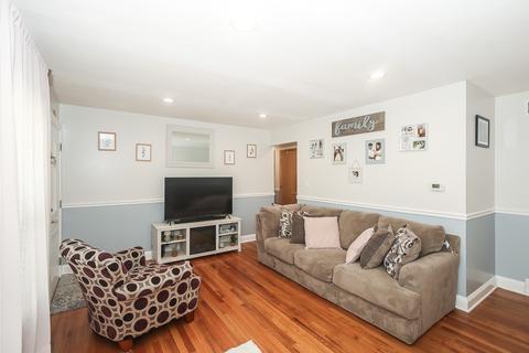1039 Anthony Rd, Wheeling, IL 60090 photo 4