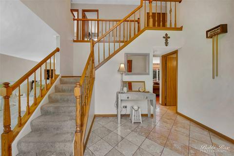 805 Baltusrol Dr, Elgin, IL 60123 photo 3