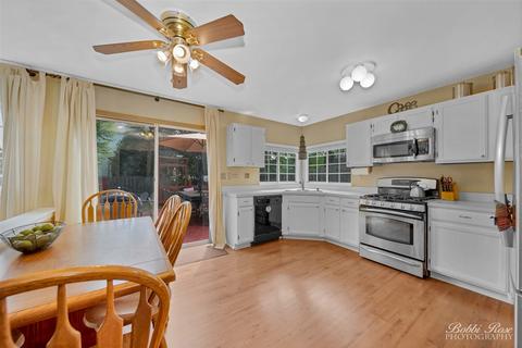 805 Baltusrol Dr, Elgin, IL 60123 photo 9