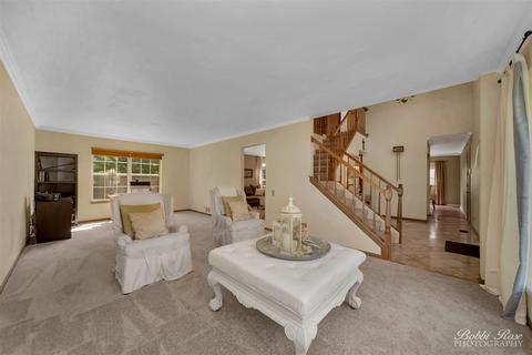 805 Baltusrol Dr, Elgin, IL 60123 photo 4