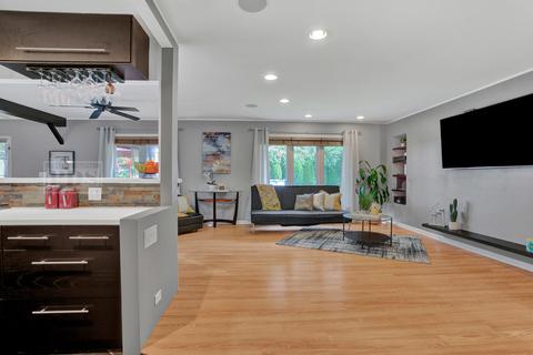 1340 Hassell Rd, Hoffman Estates, IL 60169 photo 6