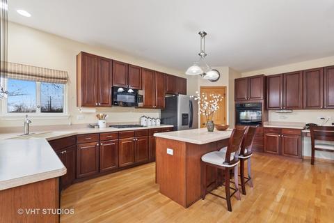 251 Lillian Pl, Bartlett, IL 60103 photo 5