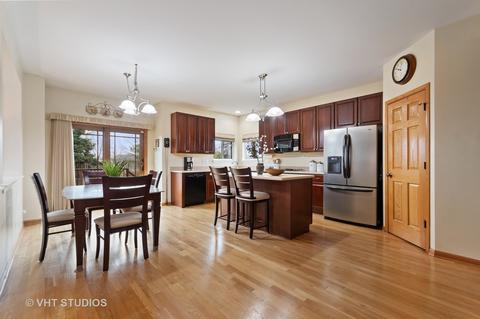 251 Lillian Pl, Bartlett, IL 60103 photo 4