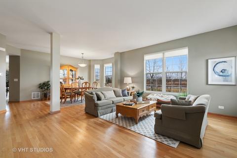 251 Lillian Pl, Bartlett, IL 60103 photo 3