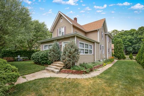 496 Laurel St, Elgin, IL 60120 photo 1