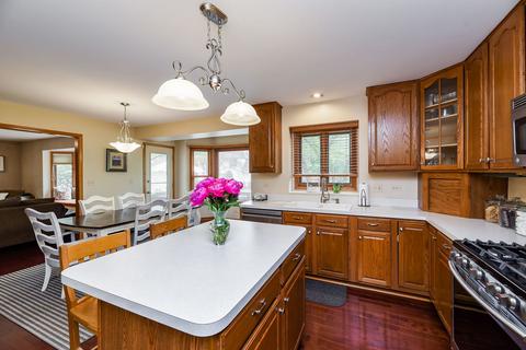 62 N Forestview Ln, Aurora, IL 60502 photo 9