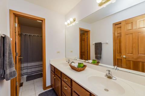 62 N Forestview Ln, Aurora, IL 60502 photo 22