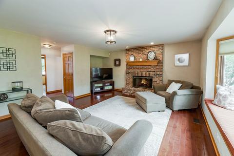 62 N Forestview Ln, Aurora, IL 60502 photo 10