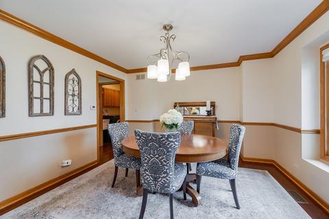 62 N Forestview Ln, Aurora, IL 60502 photo 13