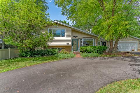 441 Locust Ln, Roselle, IL 60172 photo 1