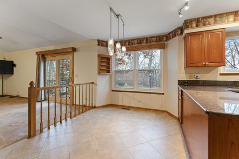 704 Red Oak Dr, Bartlett, IL 60103 photo 12