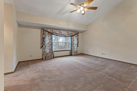 704 Red Oak Dr, Bartlett, IL 60103 photo 17