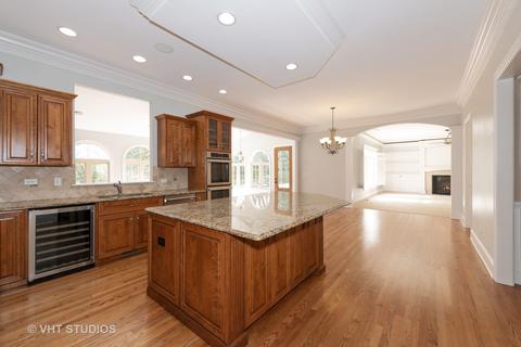 540 Eagle Brook Ln, Naperville, IL 60565 photo 3