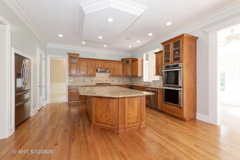 540 Eagle Brook Ln, Naperville, IL 60565 photo 2
