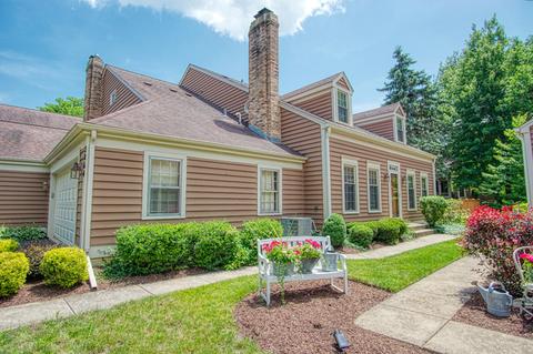 2064 Creekside Dr, Wheaton, IL 60189 photo 1