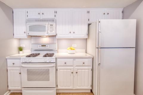 2064 Creekside Dr, Wheaton, IL 60189 photo 9