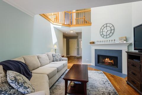 2060 Hallmark Ct, Wheaton, IL 60187 photo 4