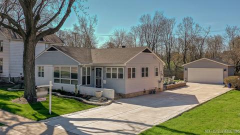 626 E 5th Ave, Naperville, IL 60563 photo 1