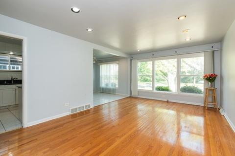 4255 W Devon Ave, Chicago, IL 60646 photo 2