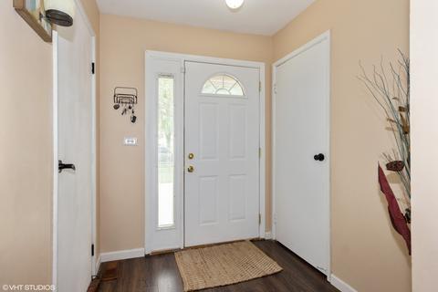 535 Thomas Rd, Bolingbrook, IL 60440 photo 2