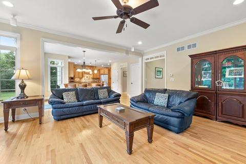 521 Crest St, Wheaton, IL 60187 photo 5