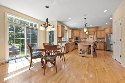 521 Crest St, Wheaton, IL 60187 photo 6