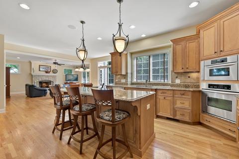 521 Crest St, Wheaton, IL 60187 photo 7